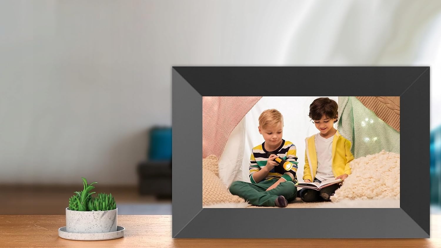 image:imageKodak 7 Inch Black Digital Picture Frame 32GB Storage AutoRotate Instant Photo amp Video Sharing Perfect for Family Photos Remote Uploads Digital Display Easy Setup